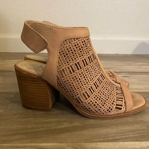 Vince Camuto Block heels
